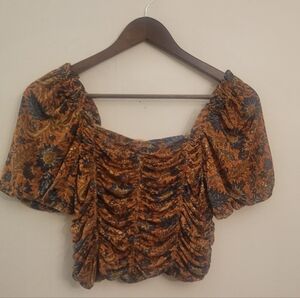 House of Harlow 1960, cropped blouse with floral design, size small